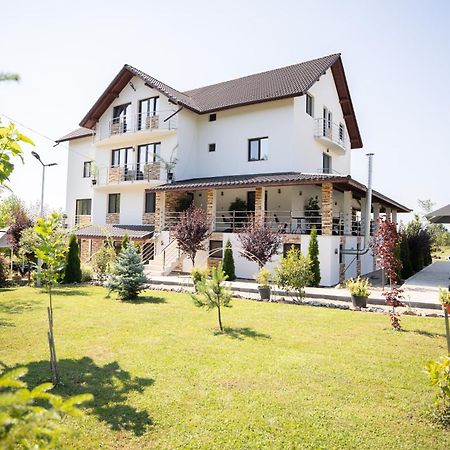 Rem Garden Hotel Novaci-Straini Ngoại thất bức ảnh