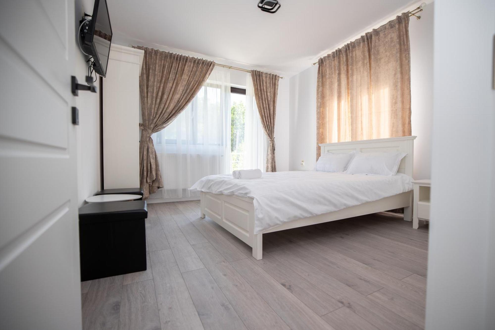 Rem Garden Hotel Novaci-Straini Ngoại thất bức ảnh