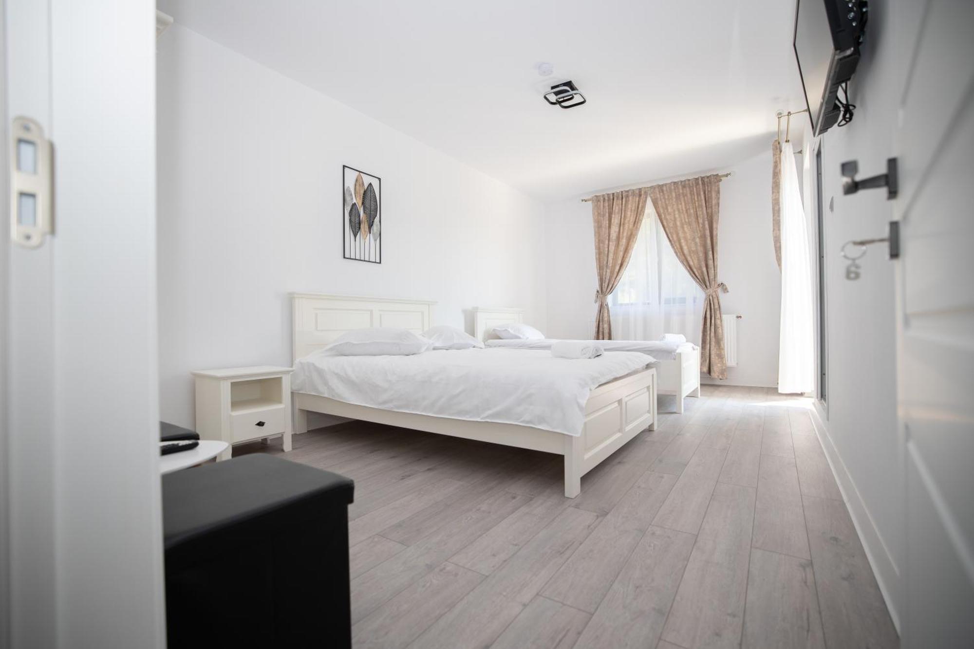 Rem Garden Hotel Novaci-Straini Ngoại thất bức ảnh