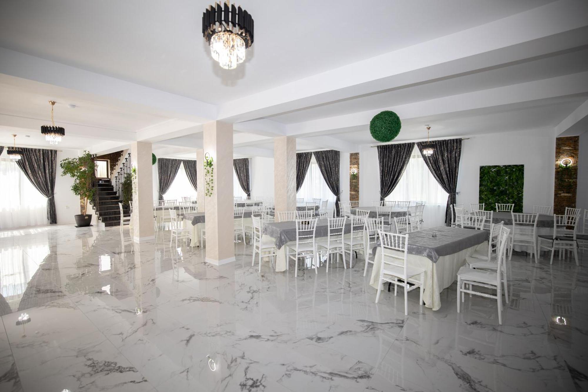 Rem Garden Hotel Novaci-Straini Ngoại thất bức ảnh