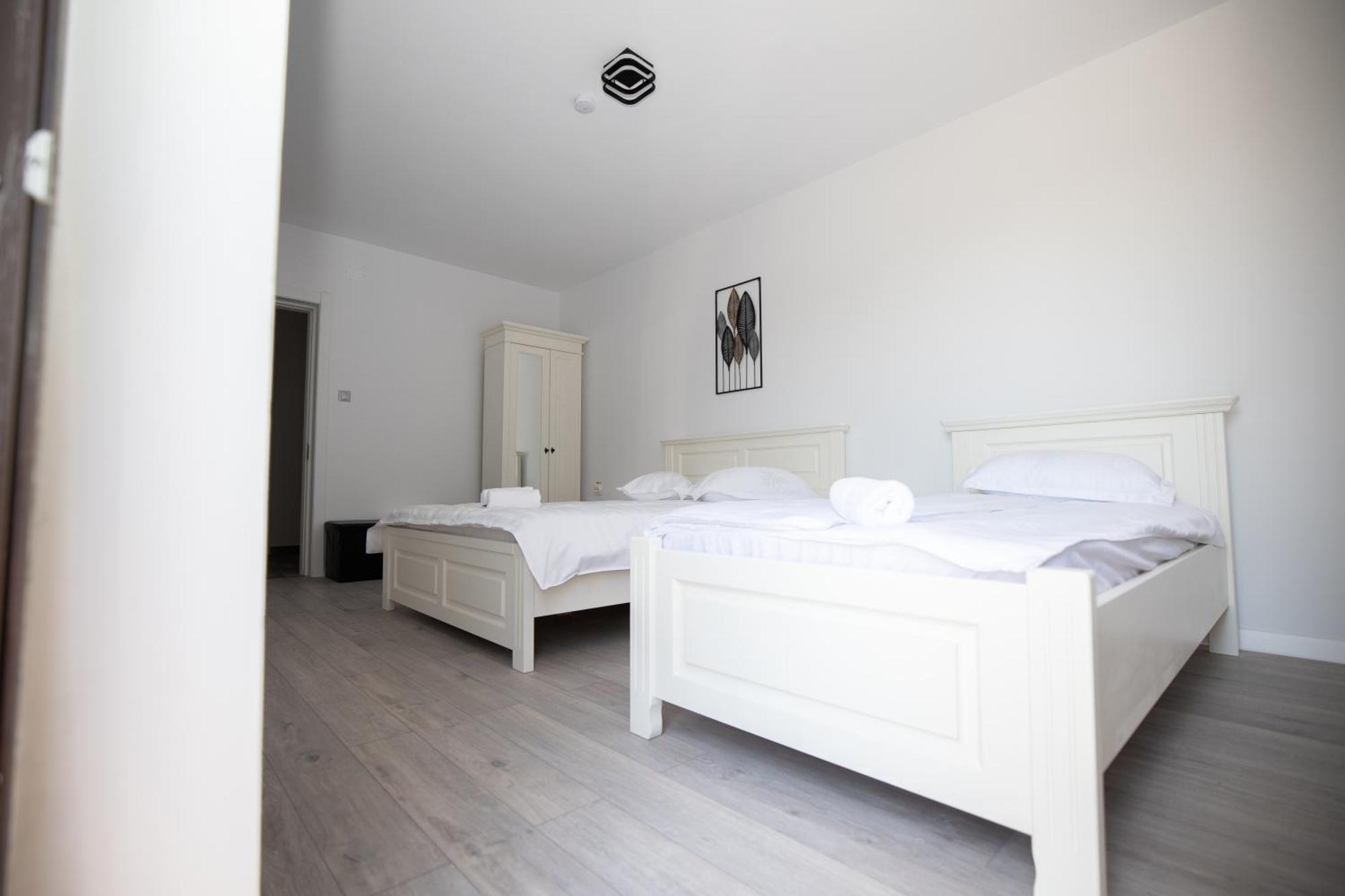 Rem Garden Hotel Novaci-Straini Ngoại thất bức ảnh
